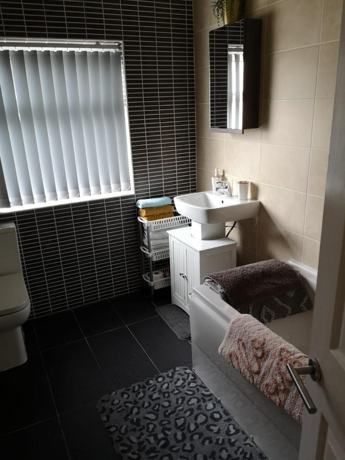 A Home Away From Home Now With Netflix And Ps4 Blackpool Dış mekan fotoğraf